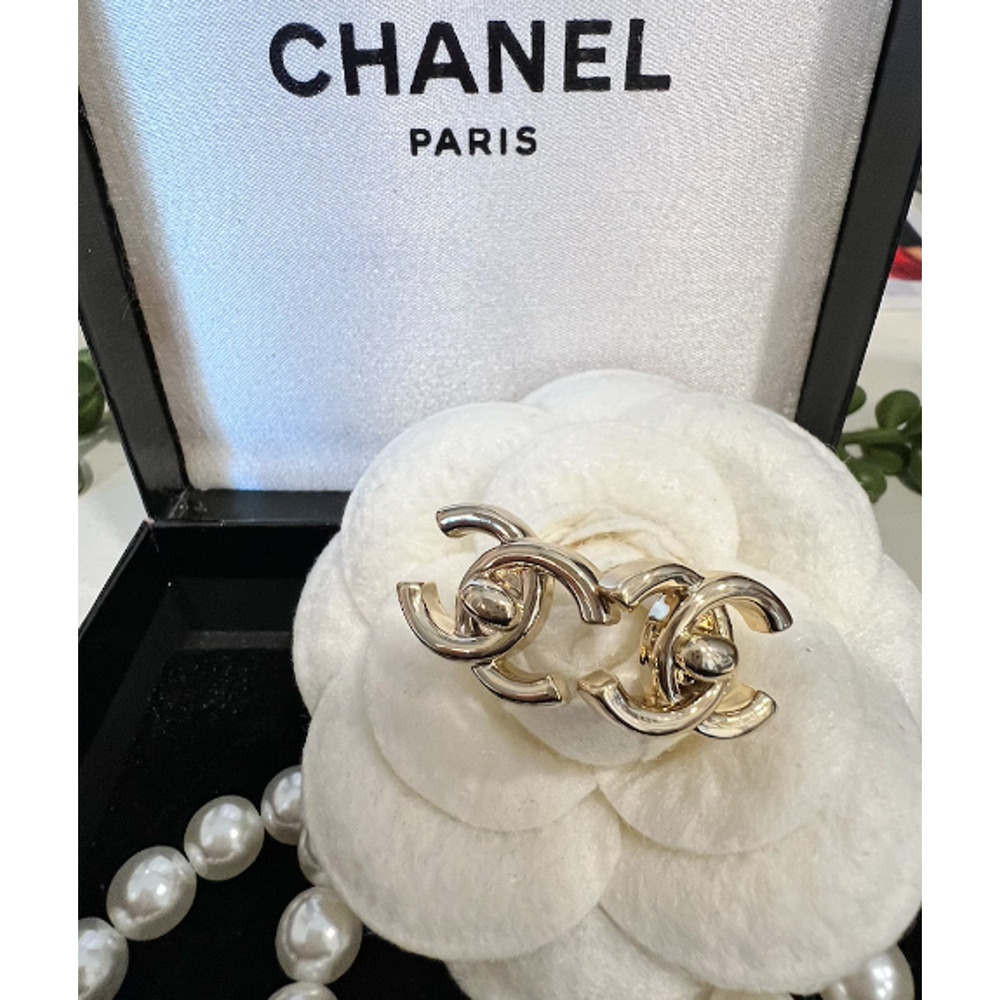 CHANEL Interlocking Gold Turnlock Earrings B25 C (CCXX030) - Picture 3 of 5